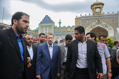 بازدید لاریجانی از حوزه انتخابی در حرم حضرت عبدالعظيم